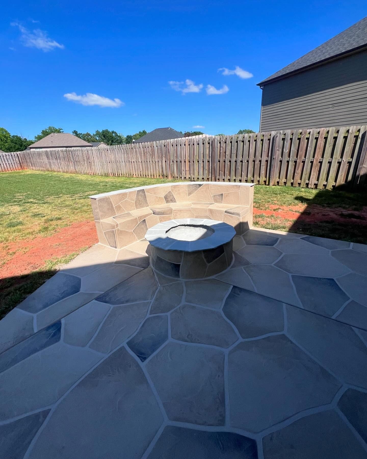 OUTDOOR LIVING  SPACE